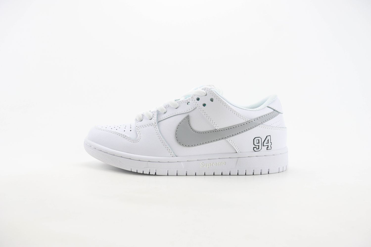 Nike SB Dunk Low x supreme 95