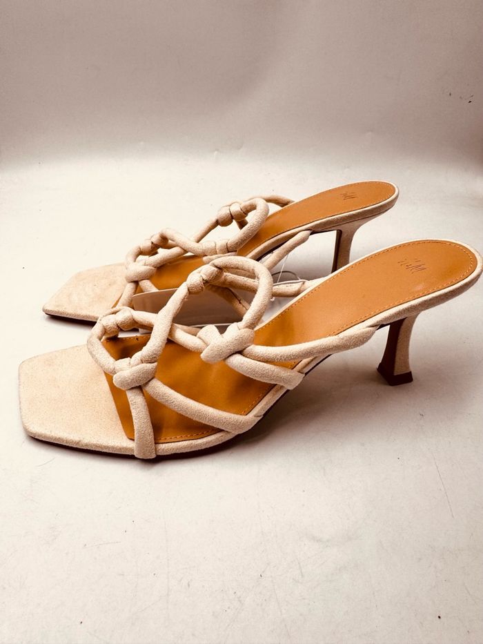 H&M элгэн оломтой сандаал