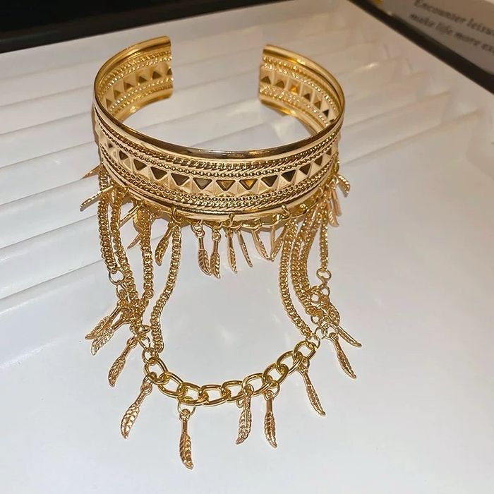 Бугалганы гоёл цацагтай шаргал