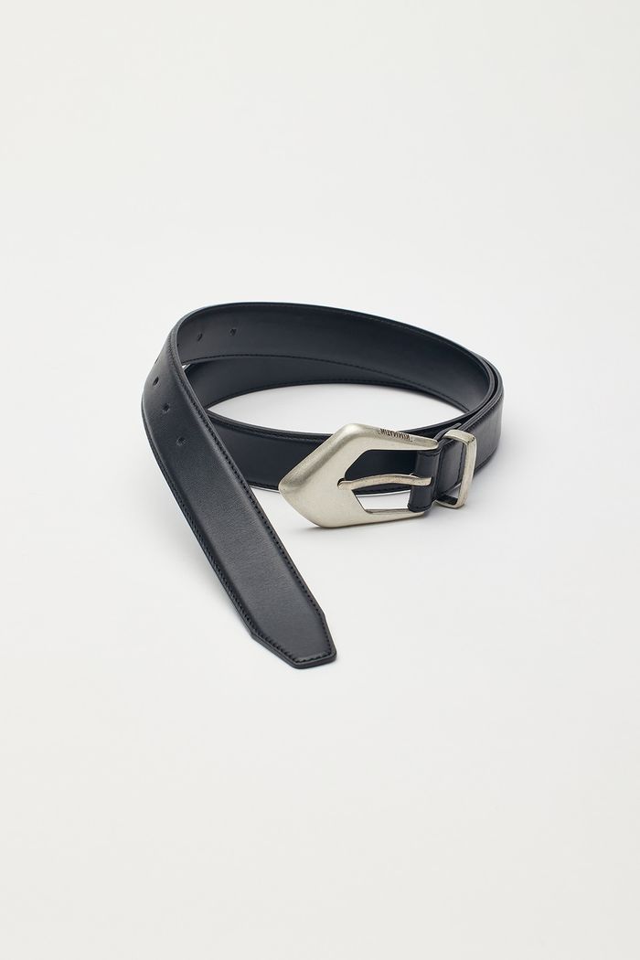 BOLD BUCKLE BELT IN BLACK