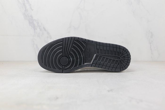 NIKE AIR JORDAN 1 LOW Travis Scott 16