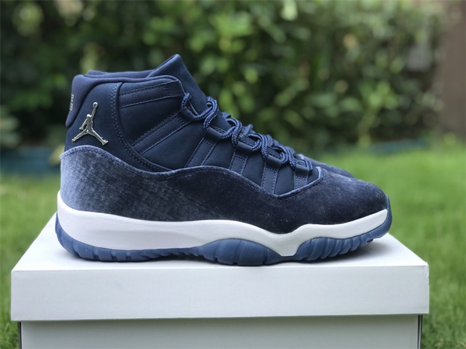 Air Jordan 11 Velvet WMNS “Midnight Navy”