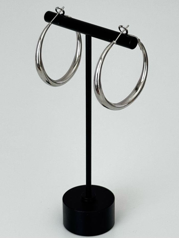 Simple hoop earrings