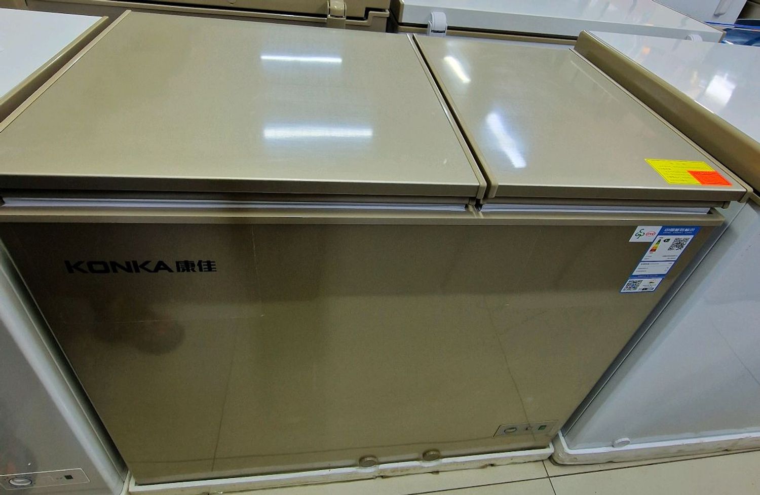 Хөлдөөгч  205л