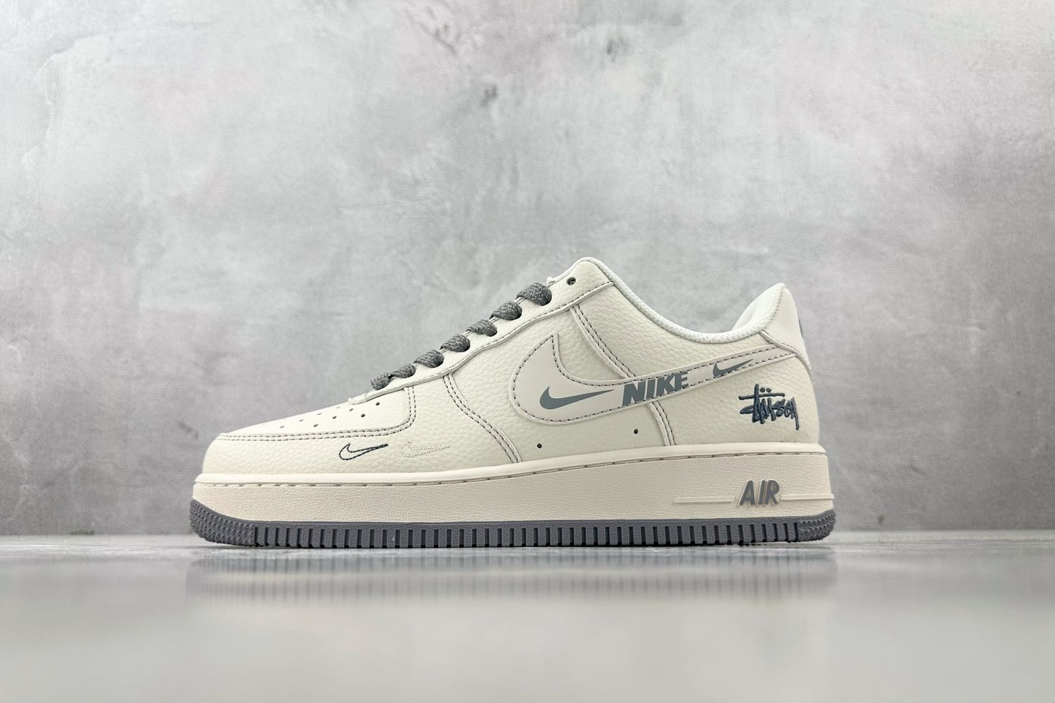 Nike Airforce 1 Low x Stussy 14