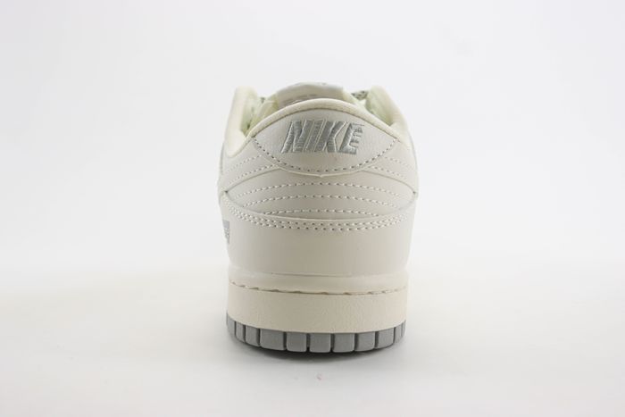 Nike SB Dunk Low x supreme 92