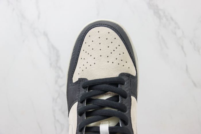 TIGHTBOOTH x Nike SB Dunk Low