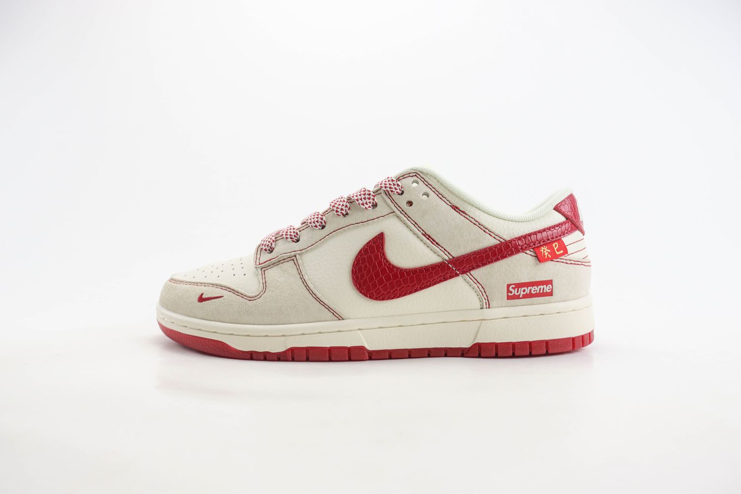 Nike SB Dunk Low x supreme 16