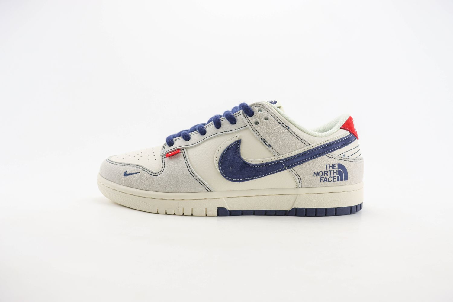 Nike SB Dunk Low x The North Face 57