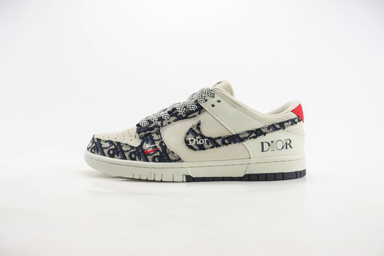 Nike SB Dunk Low x DIOR 02 