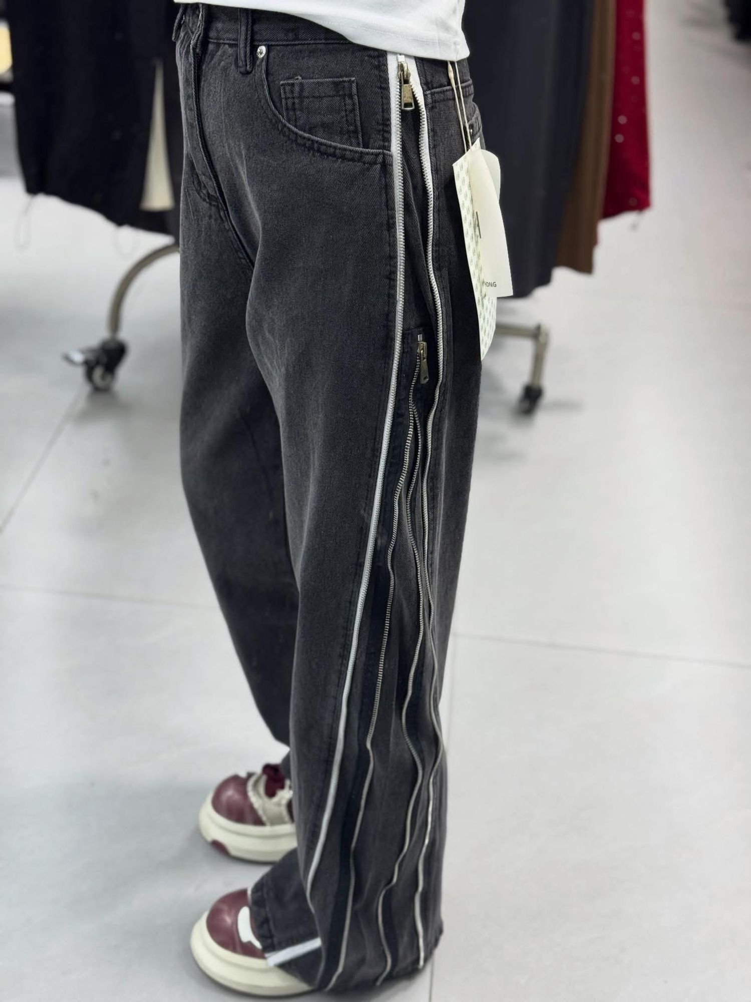 Цахилгаантай жинс 