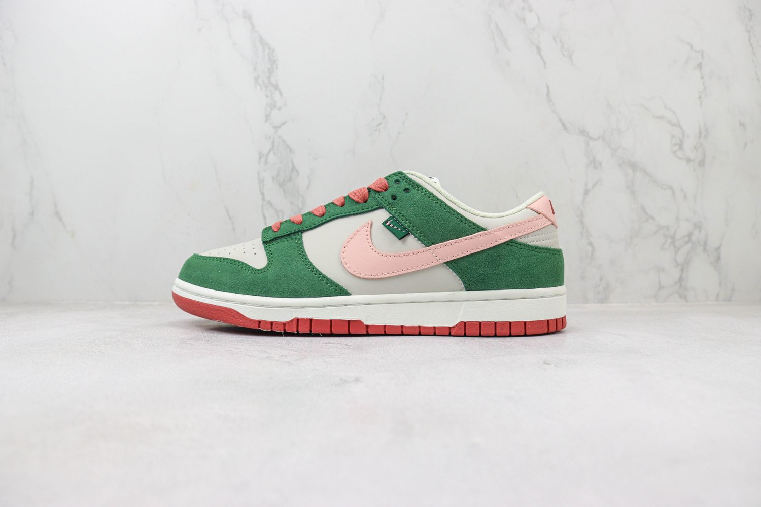SB Dunk Low “All Petals United”