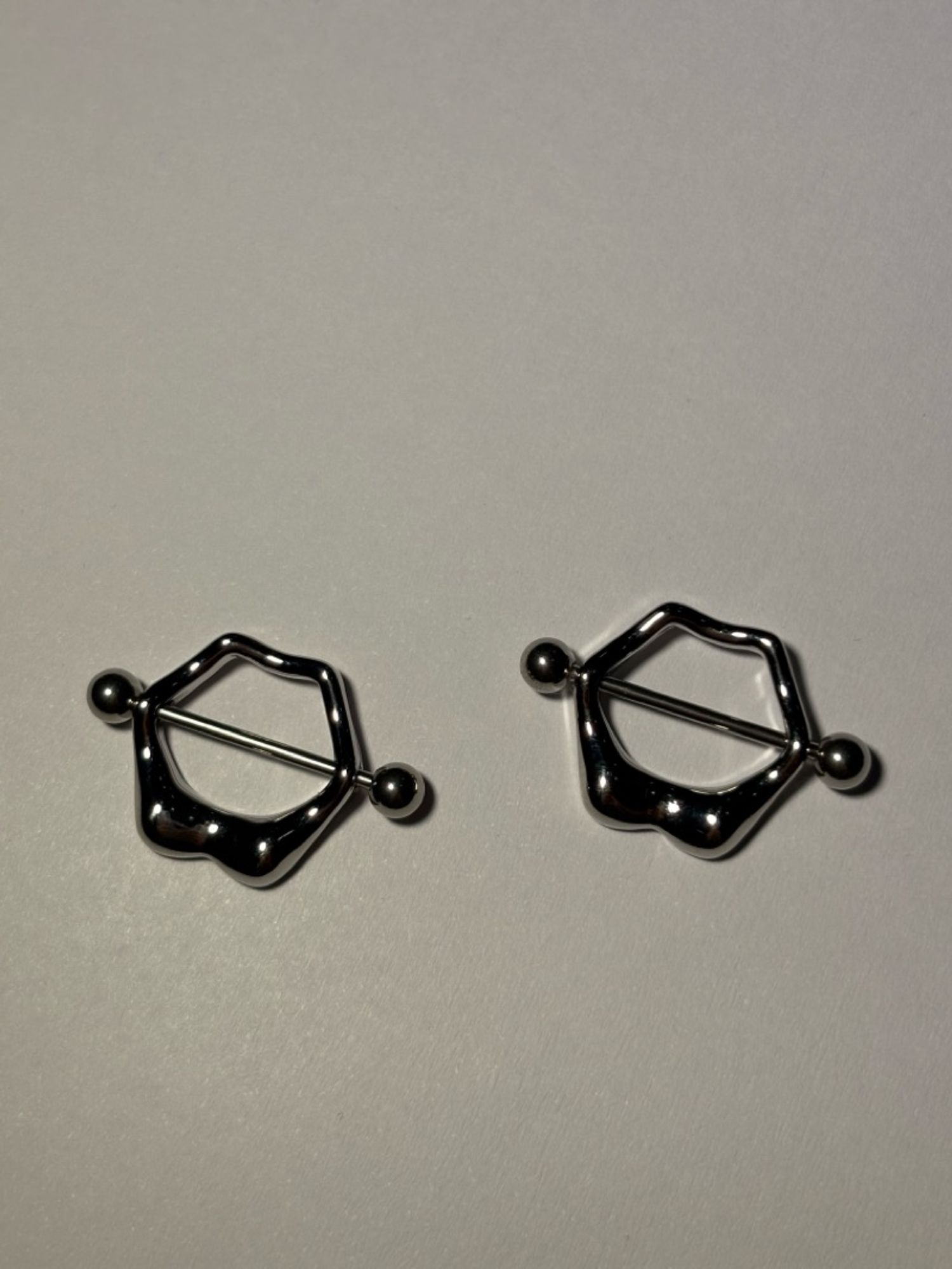 Хөхний ээмэг