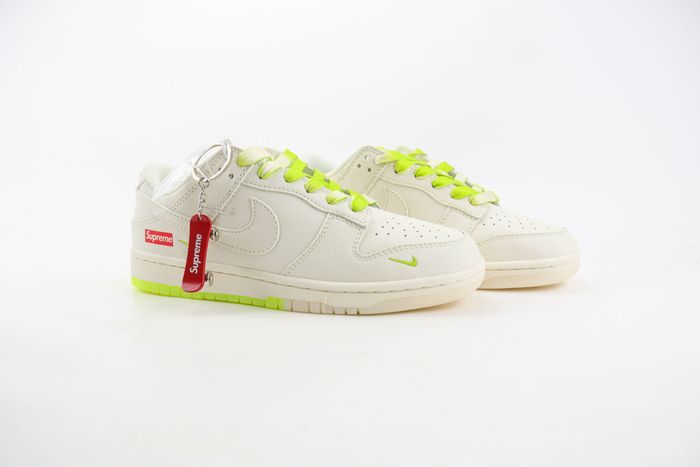 Nike SB Dunk Low x supreme 28