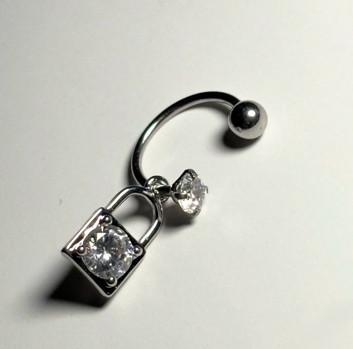 Мөгөөрсний ээмэг