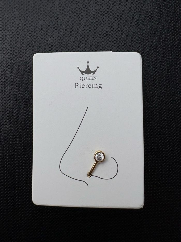 Хамрын хавчдаг ээмэг