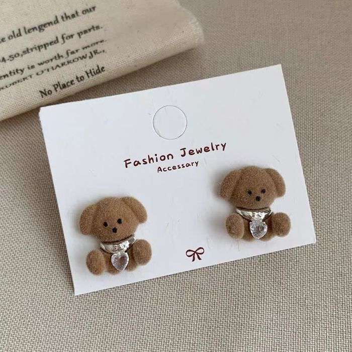 Нохойтой хөөрхөн ээмэг