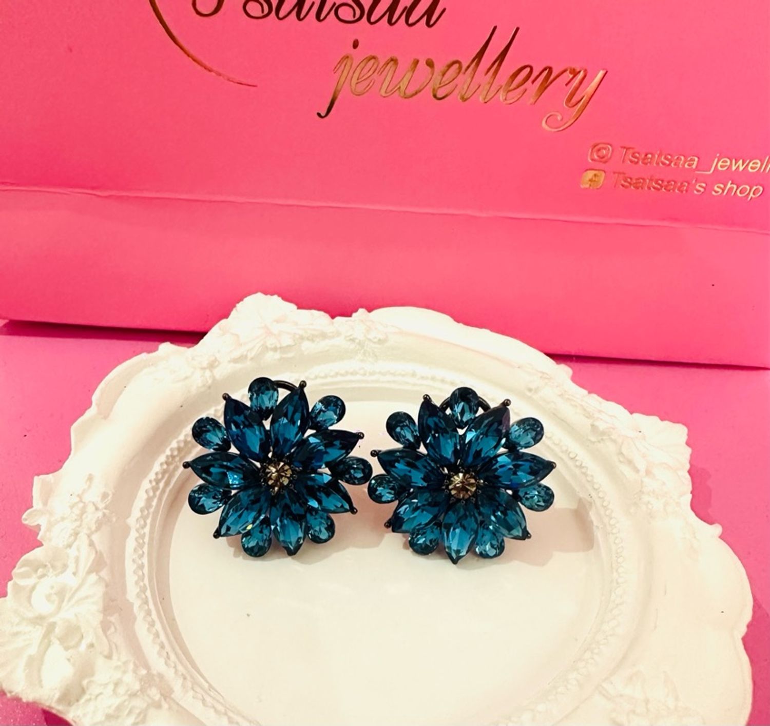 Цэцэгтэй ээмэг