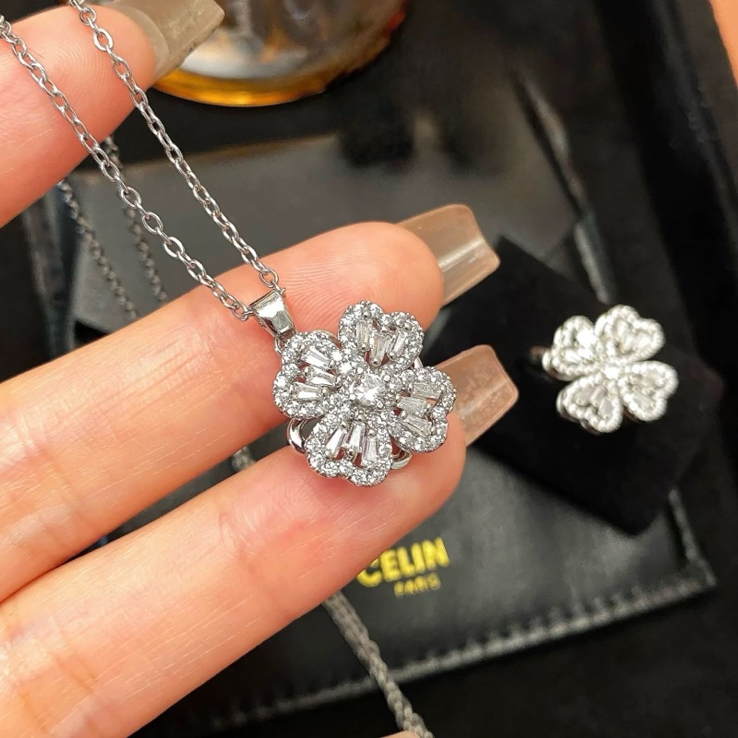 Эргэдэг бөгж зүүлт хос