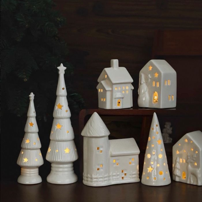 Өөрөөсөө гэрэлтэй байшин