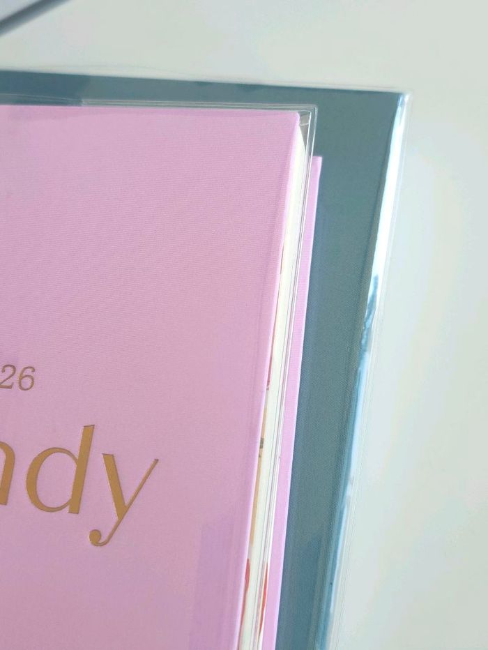 Өнгөгүй хавтас хамгаалагч