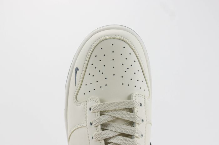 Nike SB Dunk Low x supreme 66