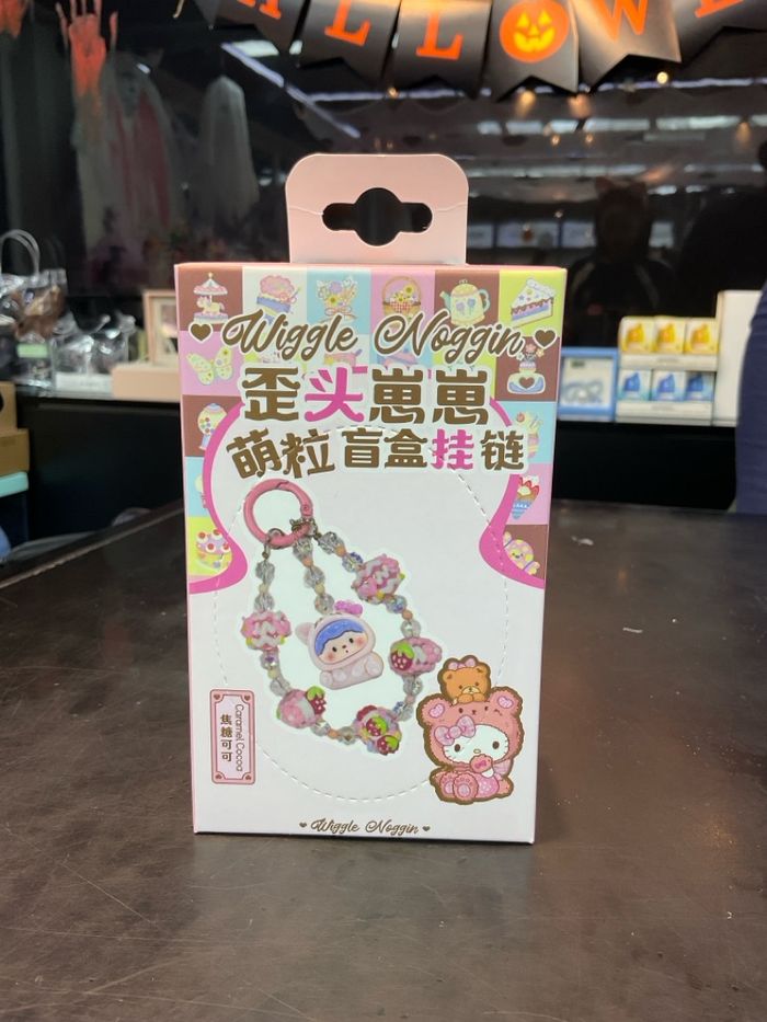 Blindbox утасны зүүлт