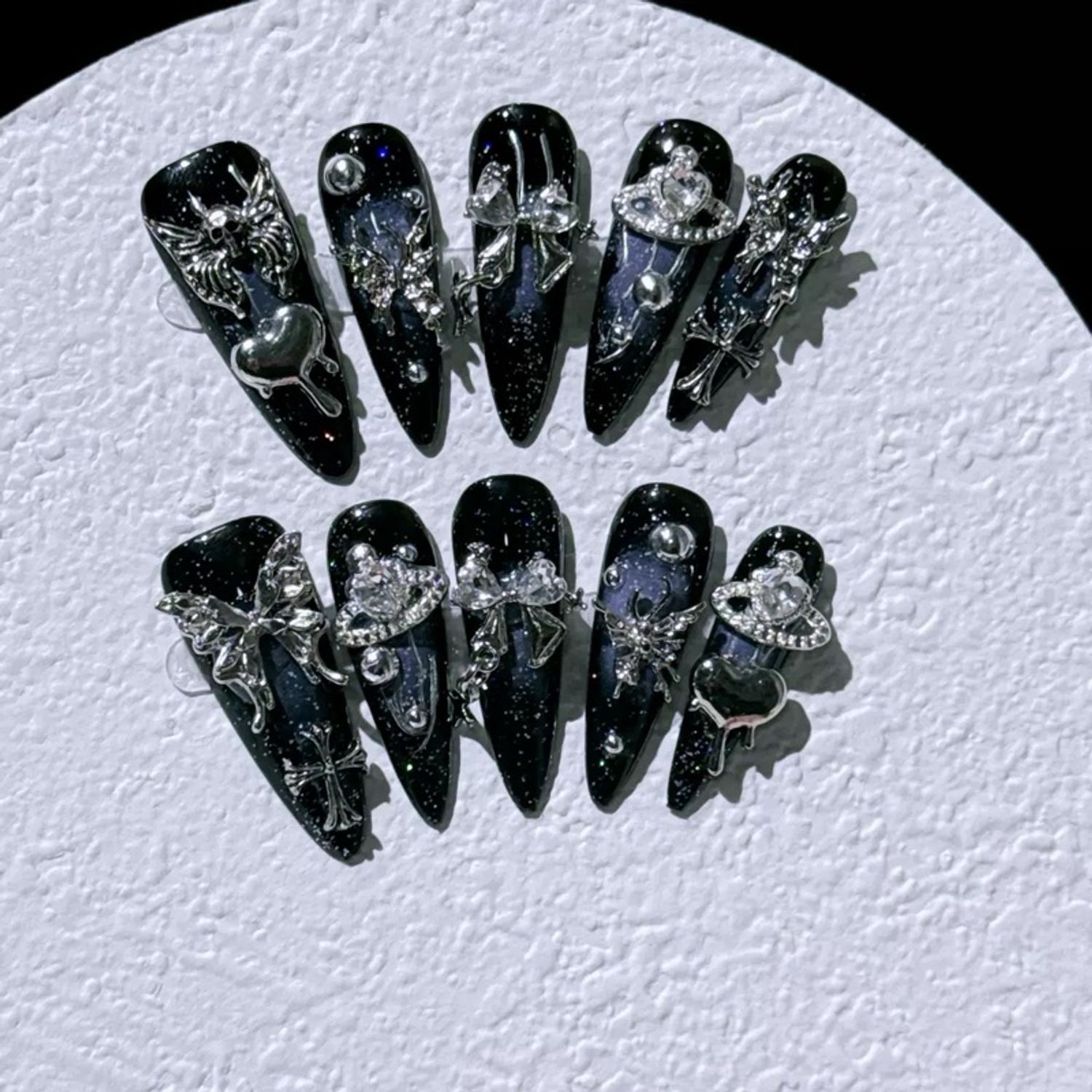 Наадаг хумс