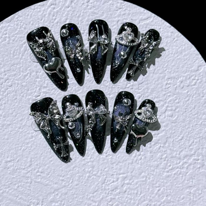 Наадаг хумс