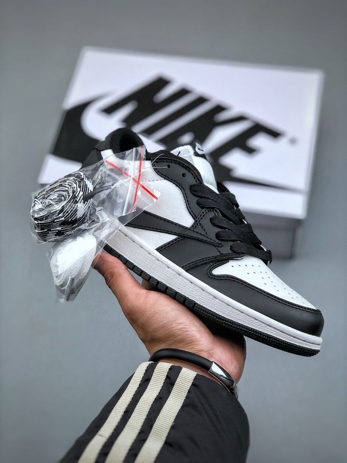 Travis Scott x Air Jordan 1 Low 