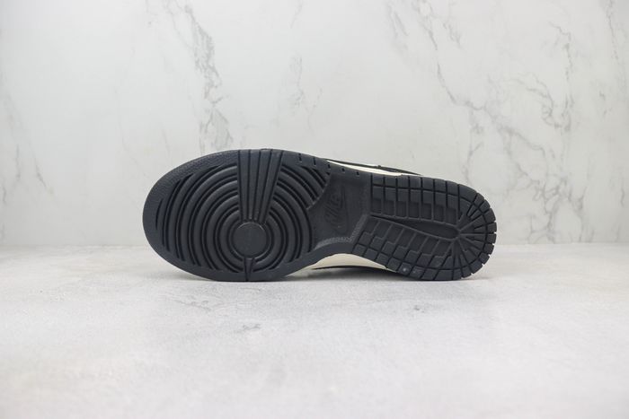 SB Dunk Low x DIY 04