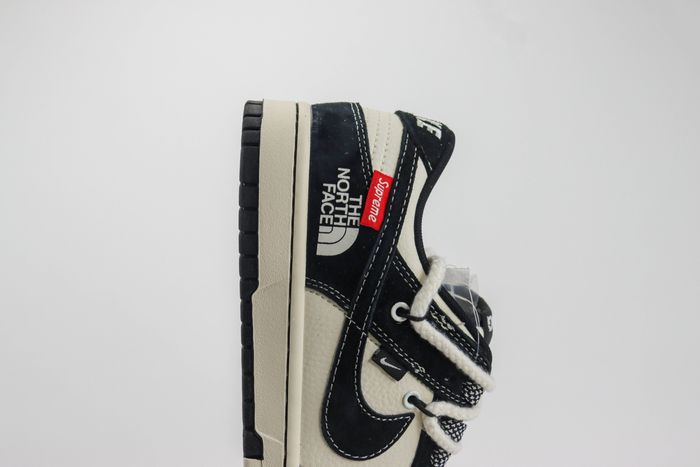 Nike SB Dunk Low x The North Face x supreme 03