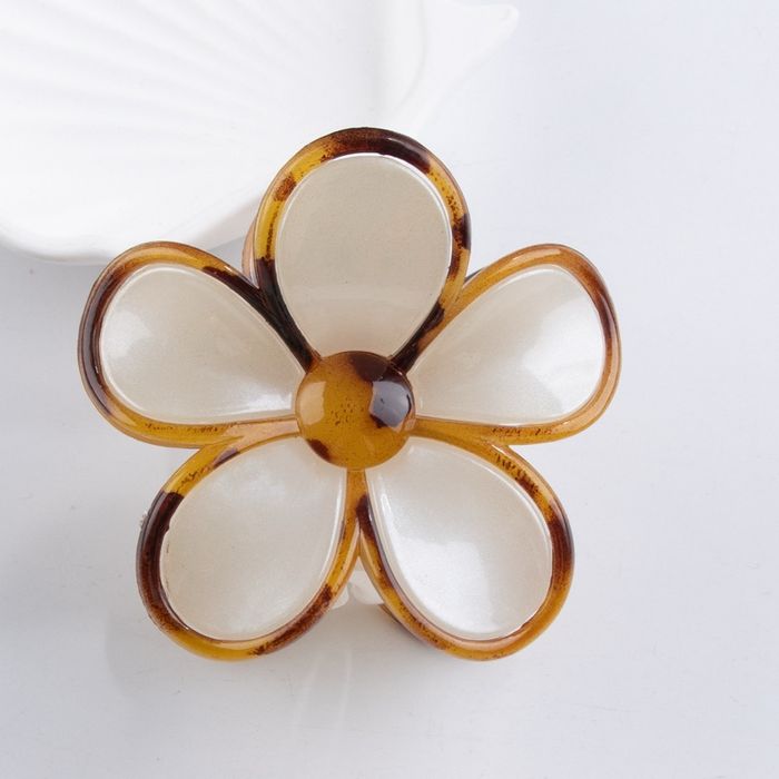 Flower claw clip