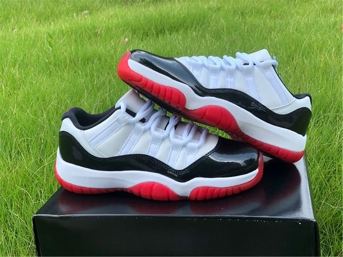 Air Jordan 11 Retro Low Concord Bred 