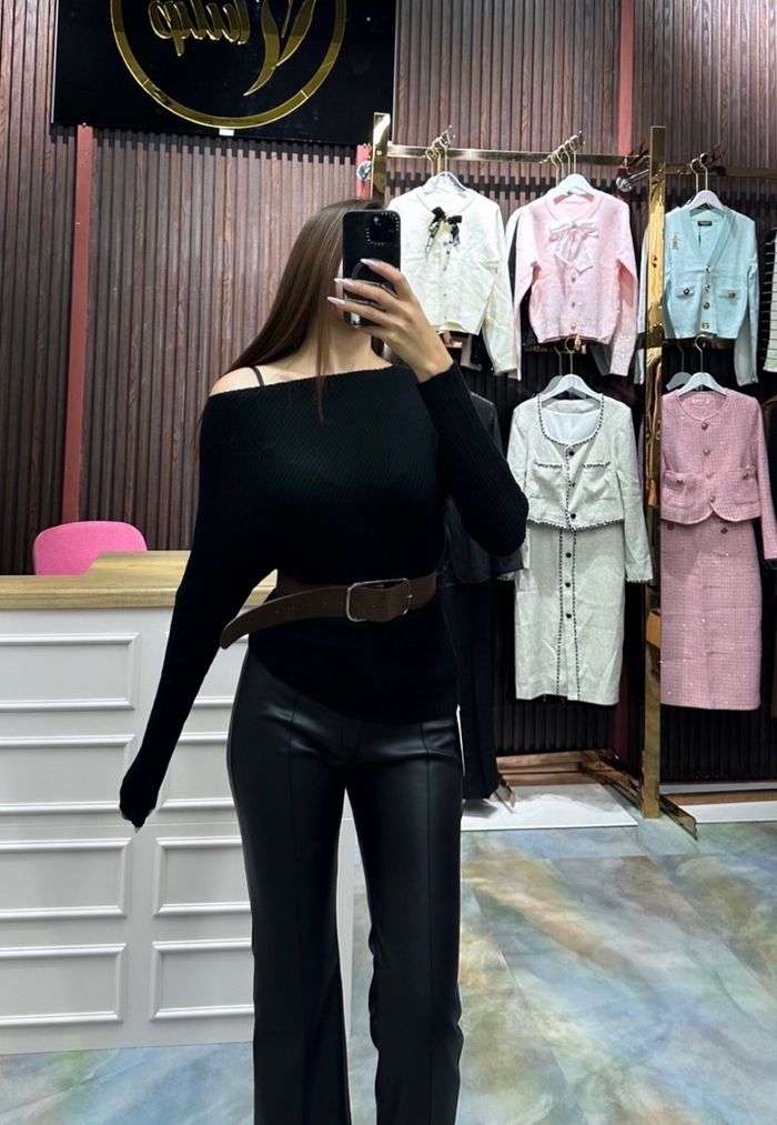 Илгэн бүстэй мөр гардаг цамц