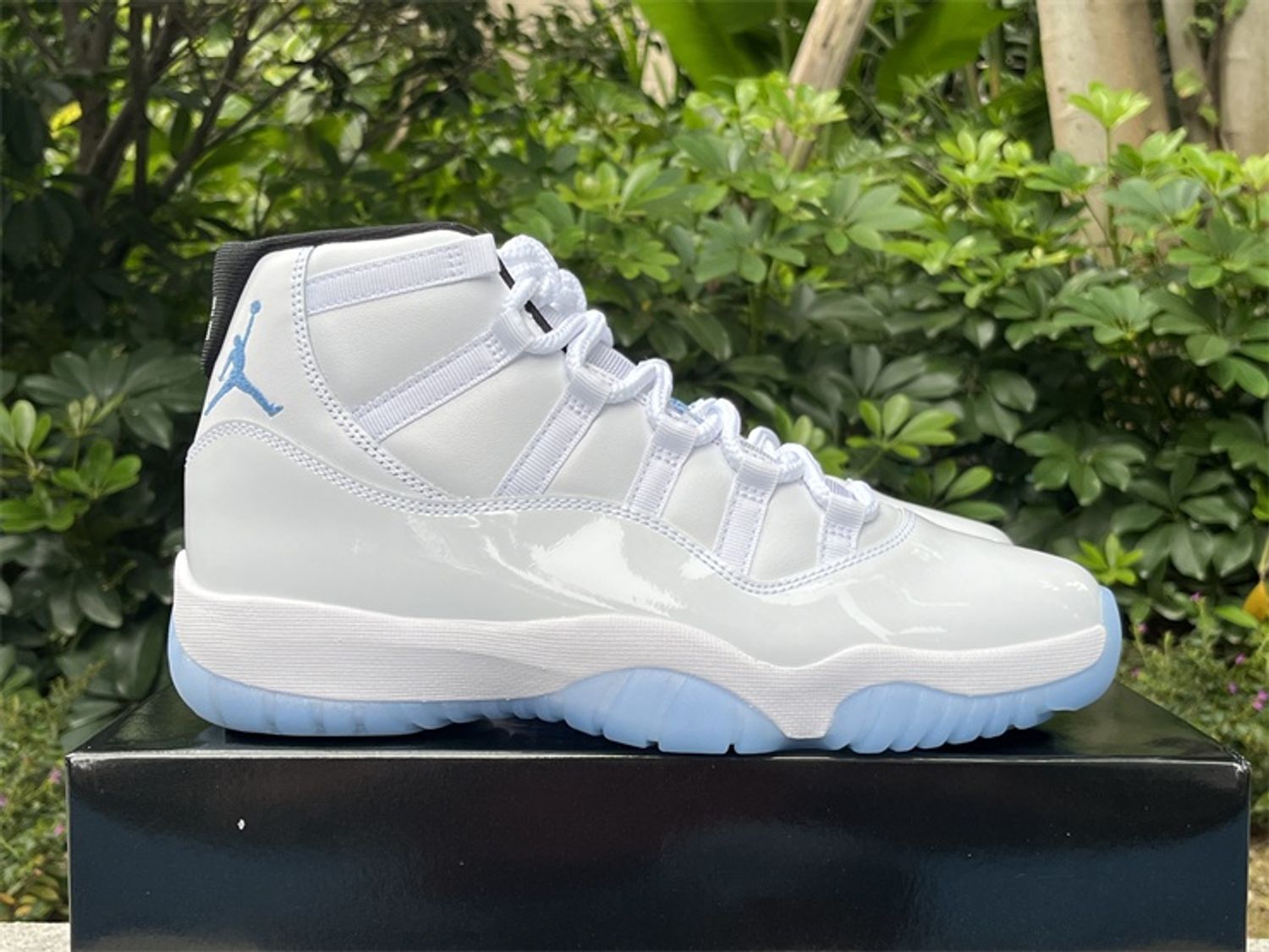 Jordan 11 Retro Legend Blue (2024)