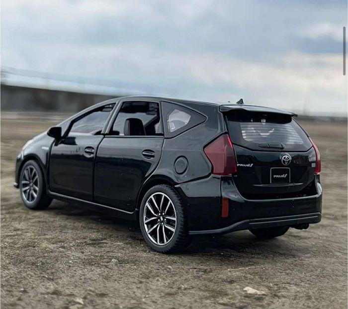 Toyata Prius 41 alpha Black