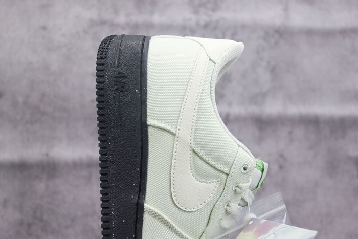 Nike Air Force 1 Low White Canvas 