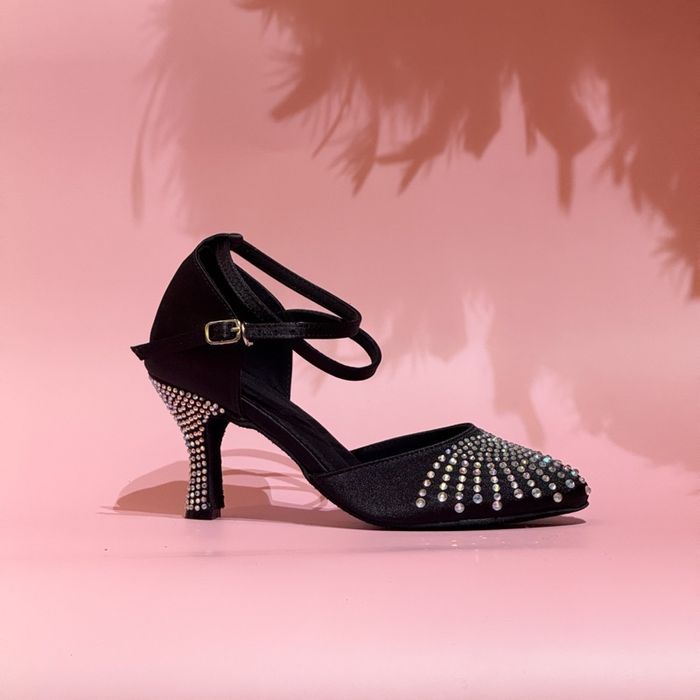 Бүжгийн гутал /шигтгээтэй/