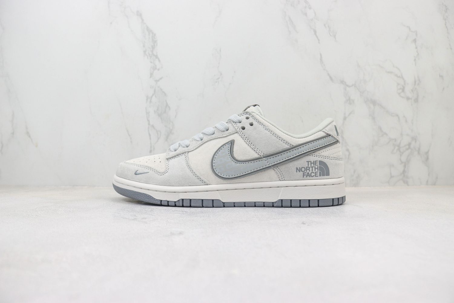 NIKE SB Dunk Low x North face 68