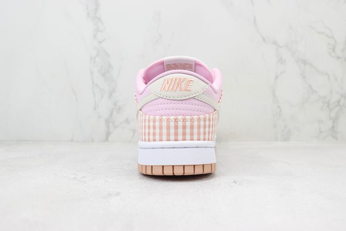 Nike SB Dunk Low Pink Gingham  