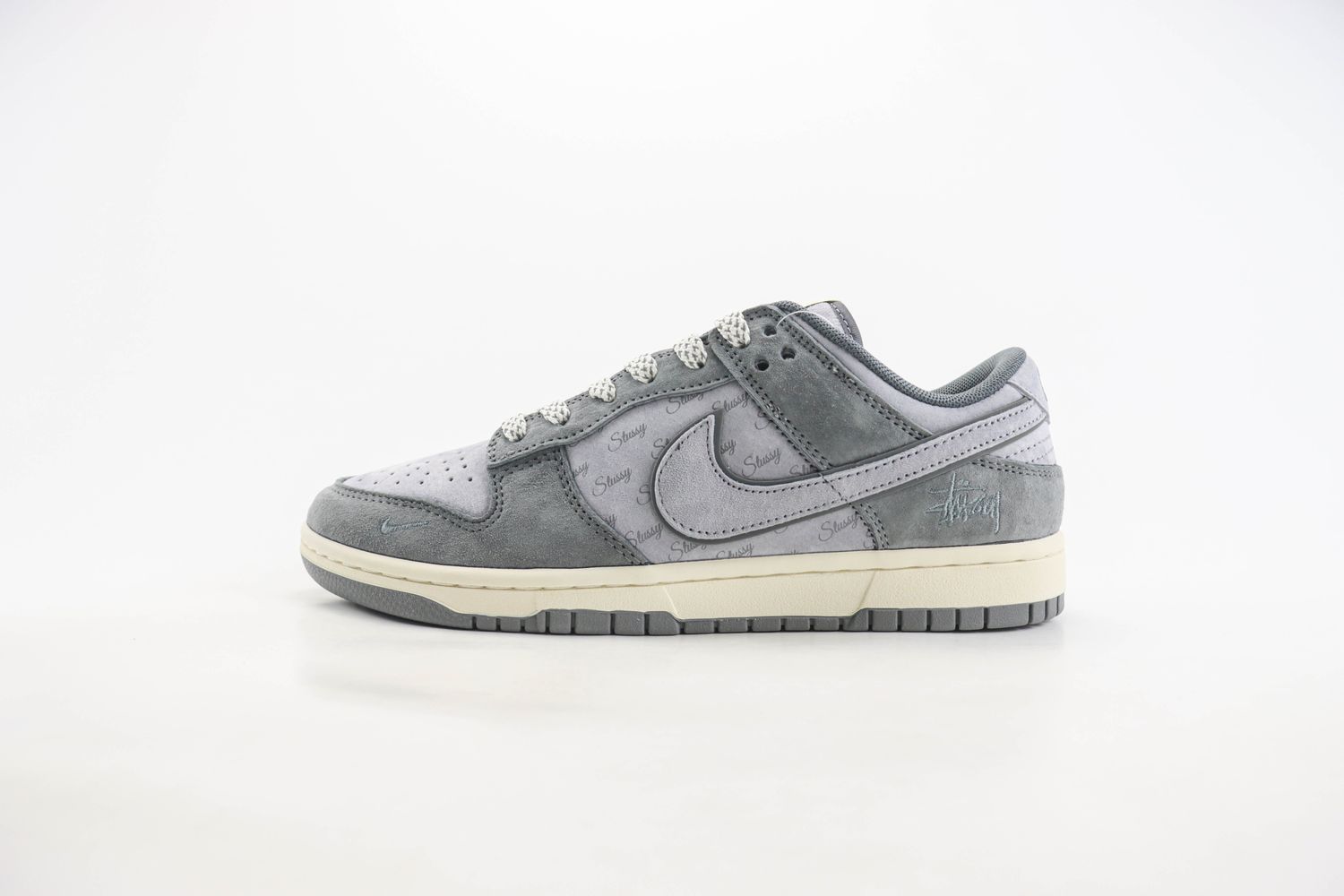 Nike SB Dunk Low x Stussy 48