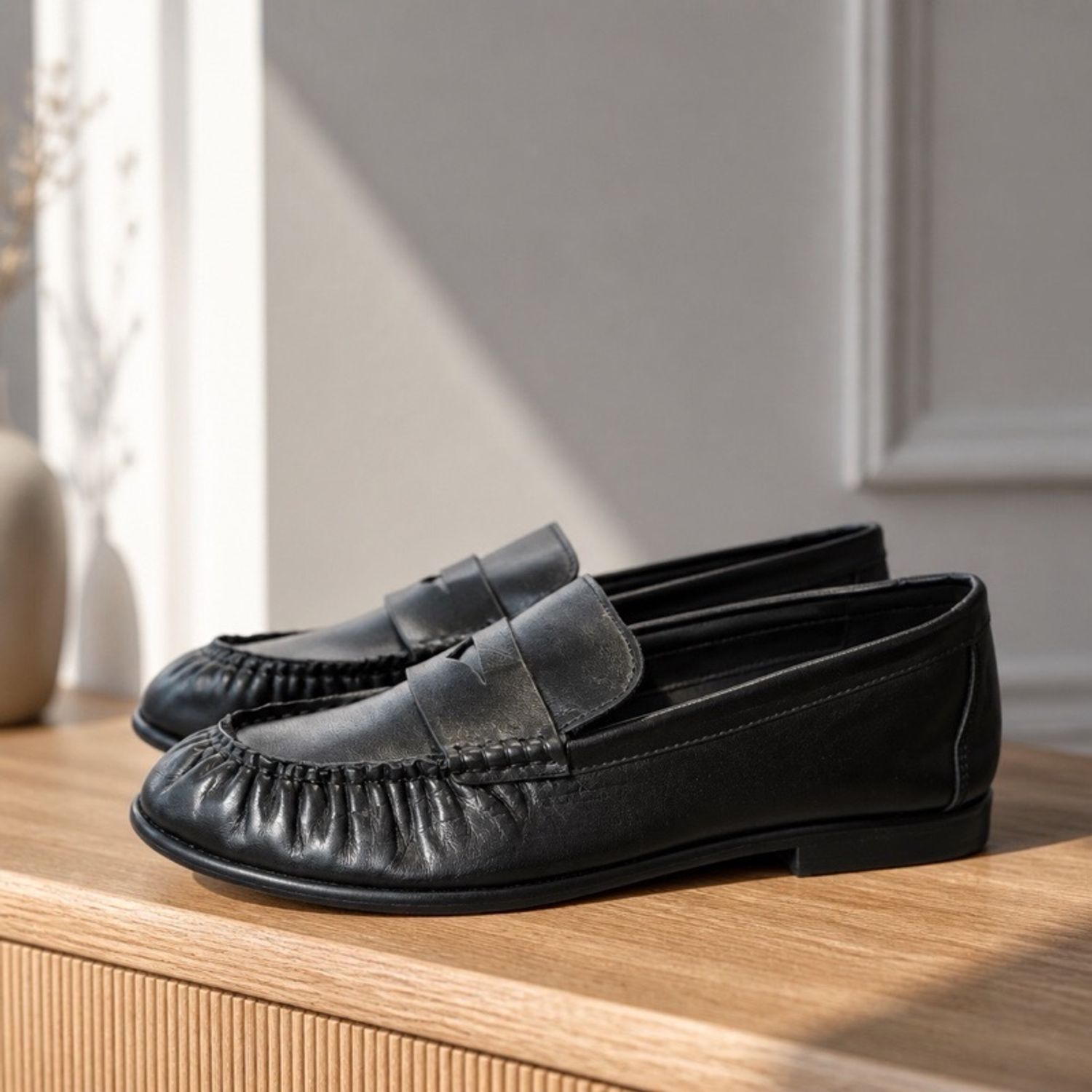 Mia black flat