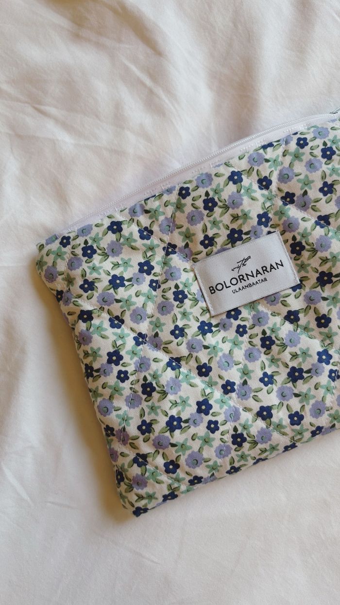 Flat blue flower pouch