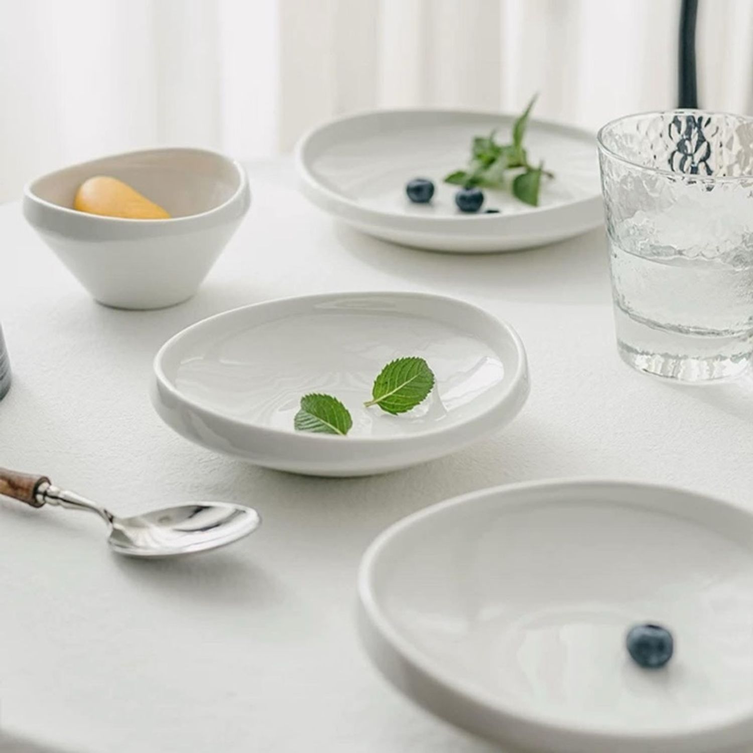 Өвөрмөц хэлбэртэй шаазан сет