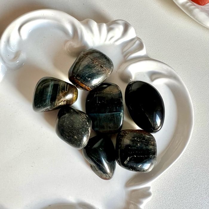 "Цэнхэр барын нүд" өнгөлсөн чулуу