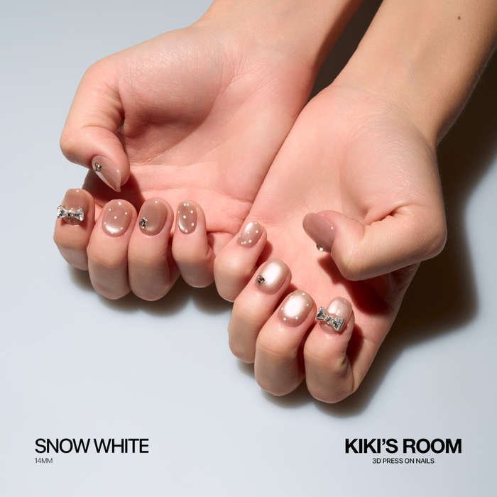 SNOW WHITE