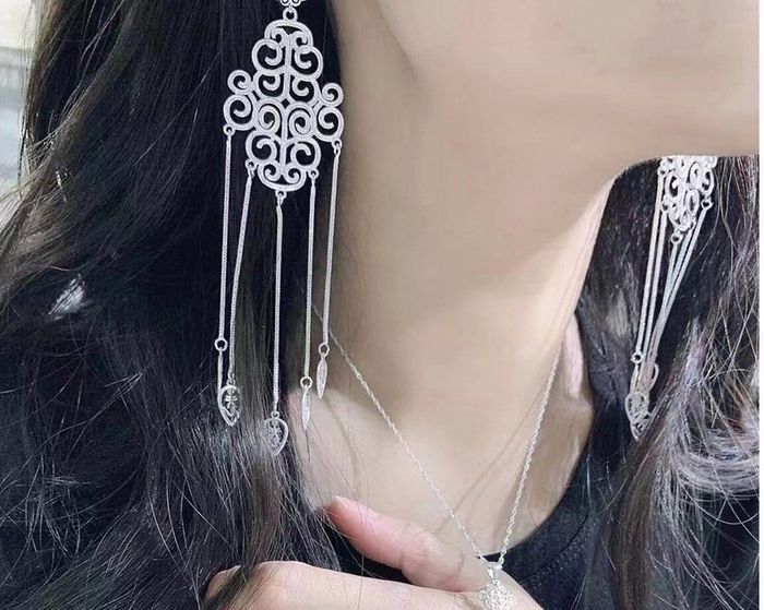 Монгол ээмэг 