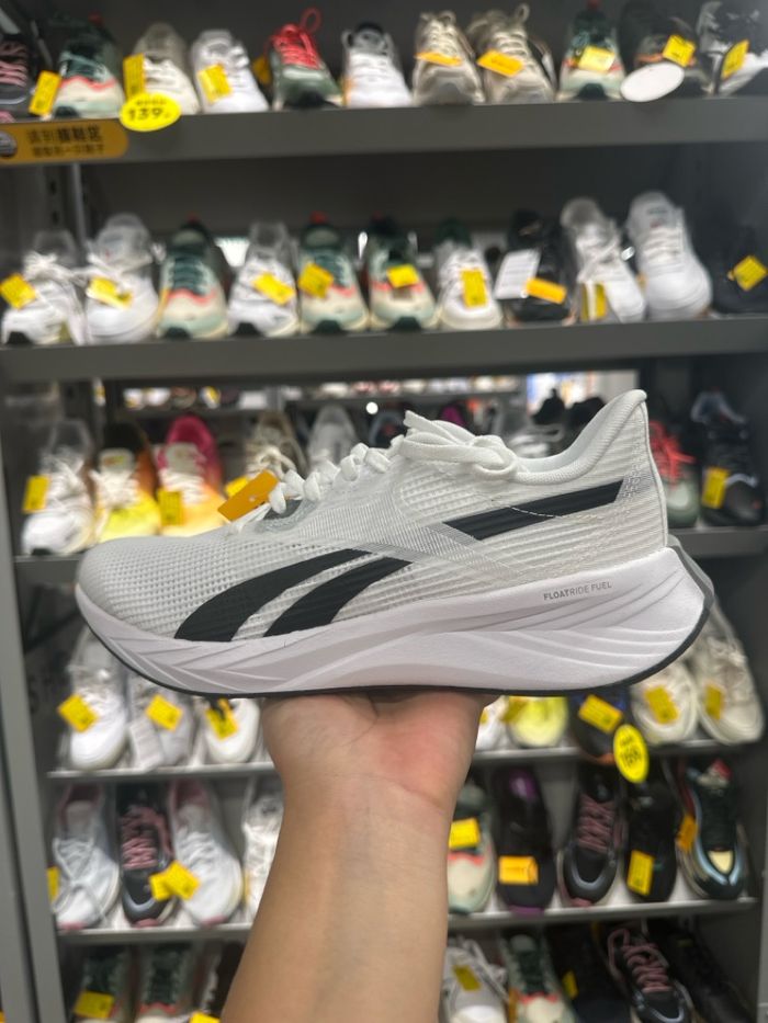 Reebok гутал