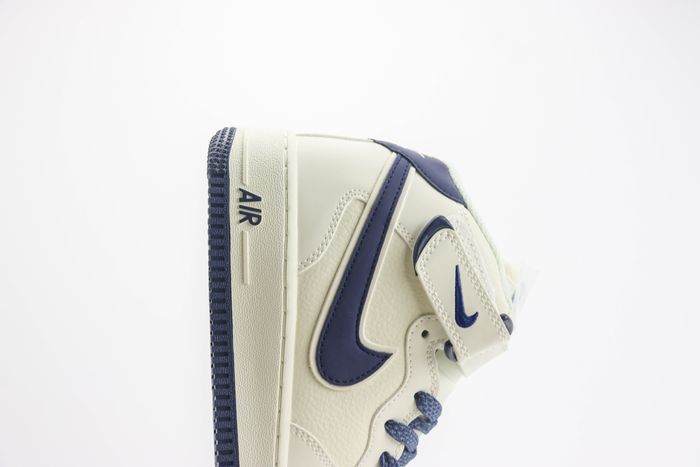 Nike Air Force 1 Mid 